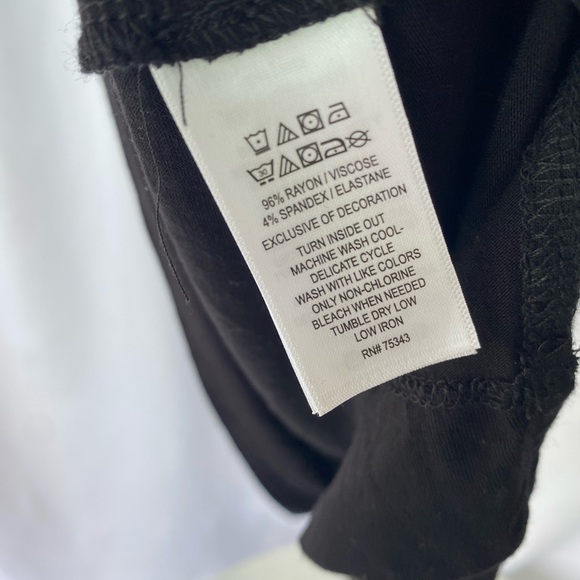 Tahari❣️Free w/purchase‼️ Black Crew Neck Top | Size S - Picture 6 of 7